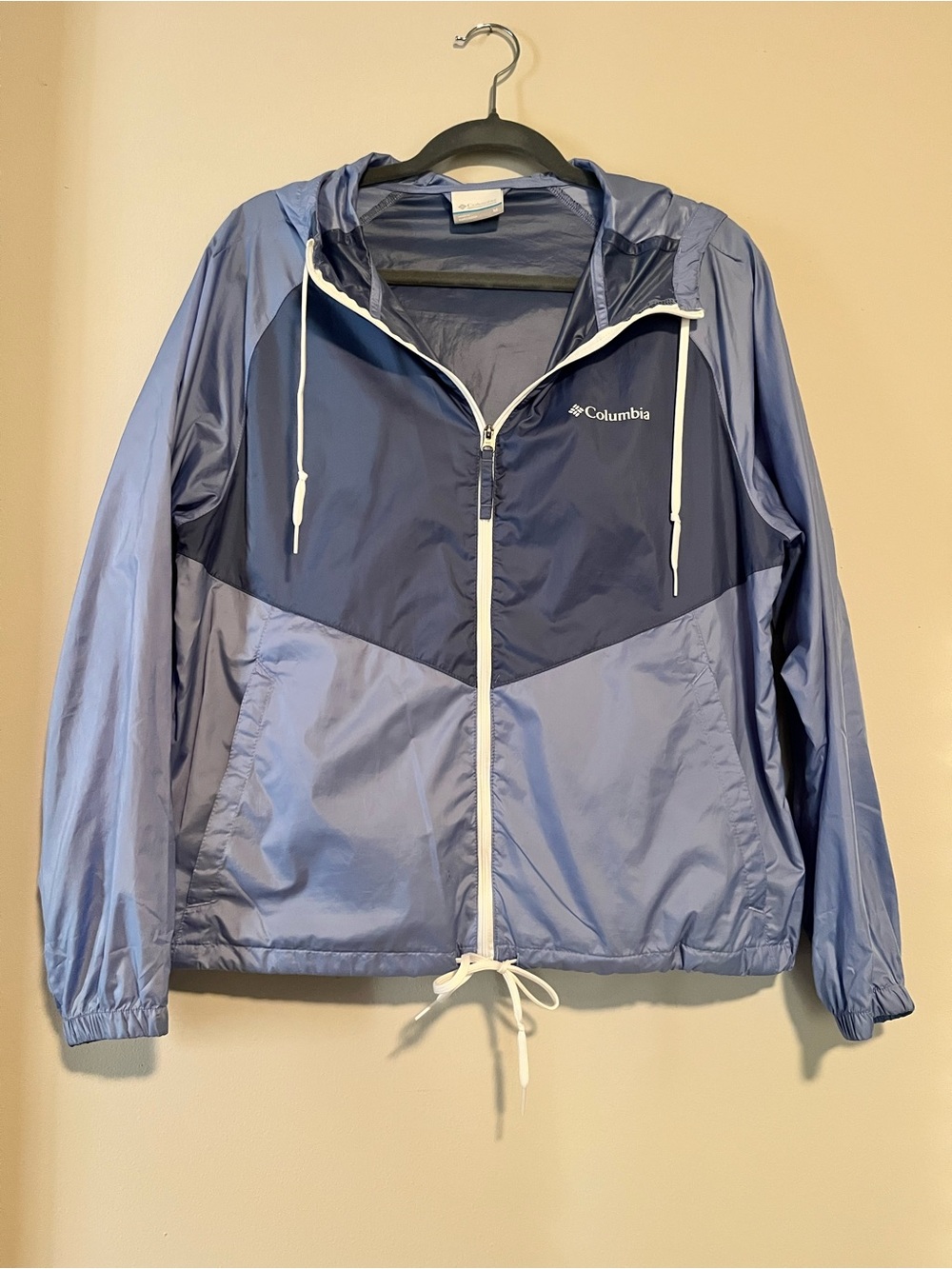 Columbia Light Weight Women’s Wind Breaker Jacket
